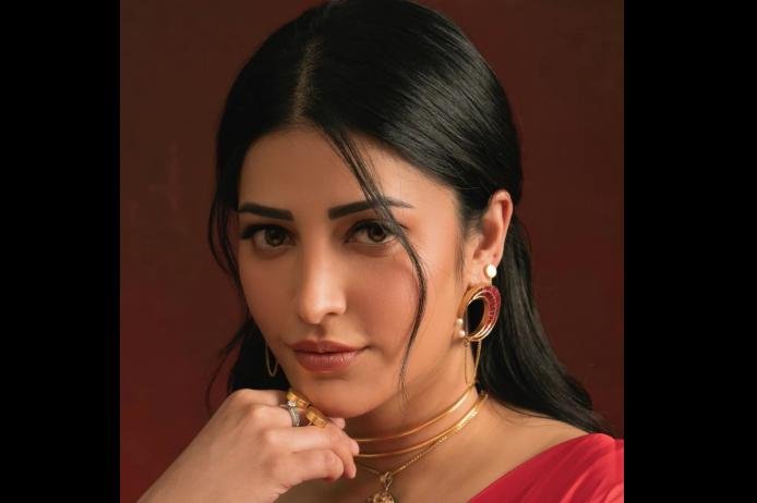 అటు ఇటు తిరిగి మళ్లీ ఆమె వద్దకు పెద్ది